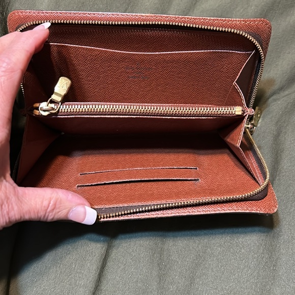Louis Vuitton Zippy wallet Authentic - Picture 7 of 13